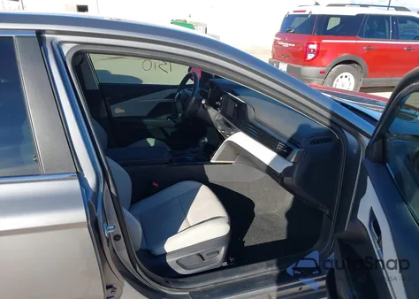 2025 Toyota Camry Xle z USA, uszkodzony, nr VIN 4T1DAACK5SU563036